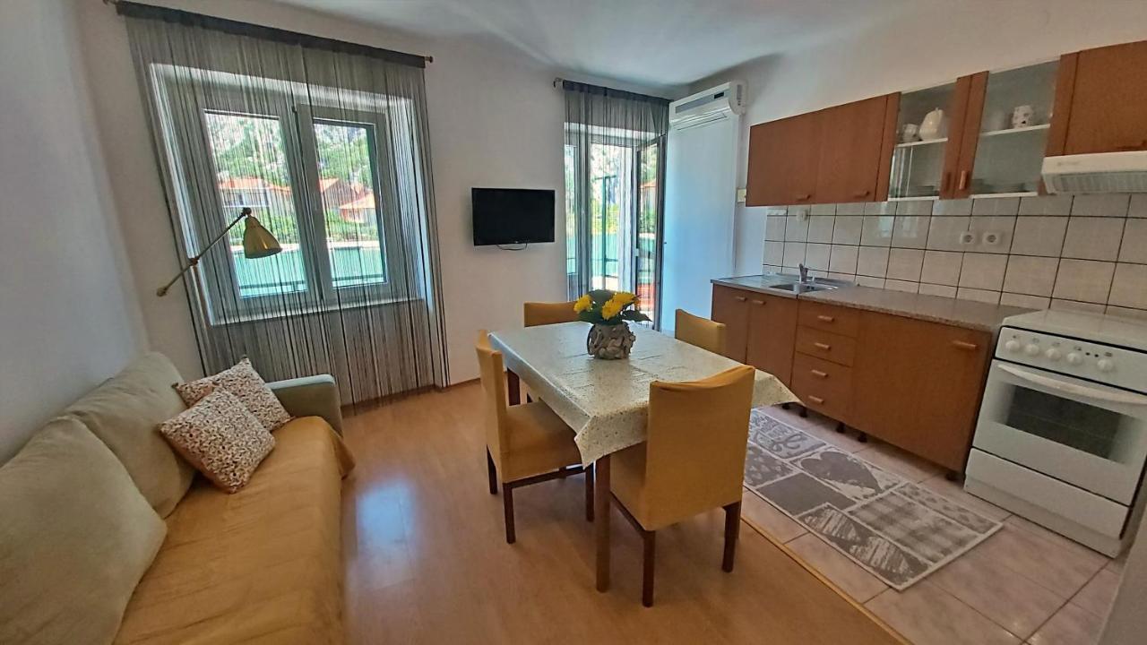Apartment Mandic Omiš Zewnętrze zdjęcie