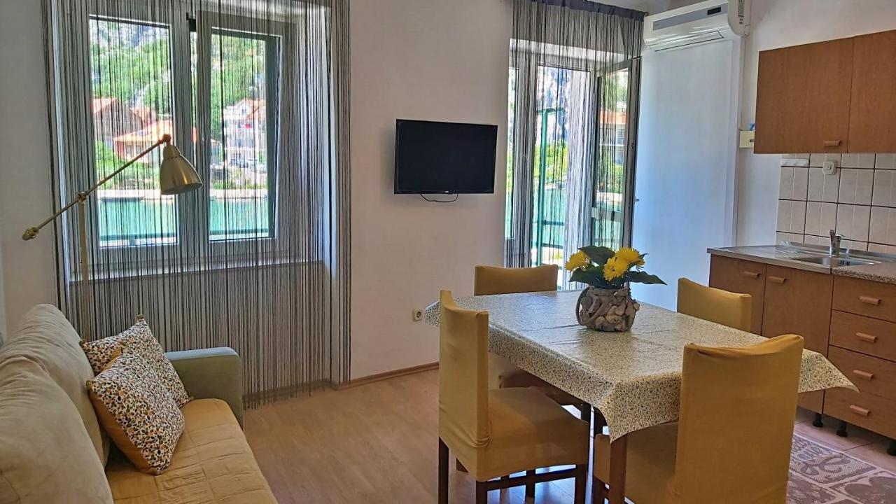 Apartment Mandic Omiš Zewnętrze zdjęcie