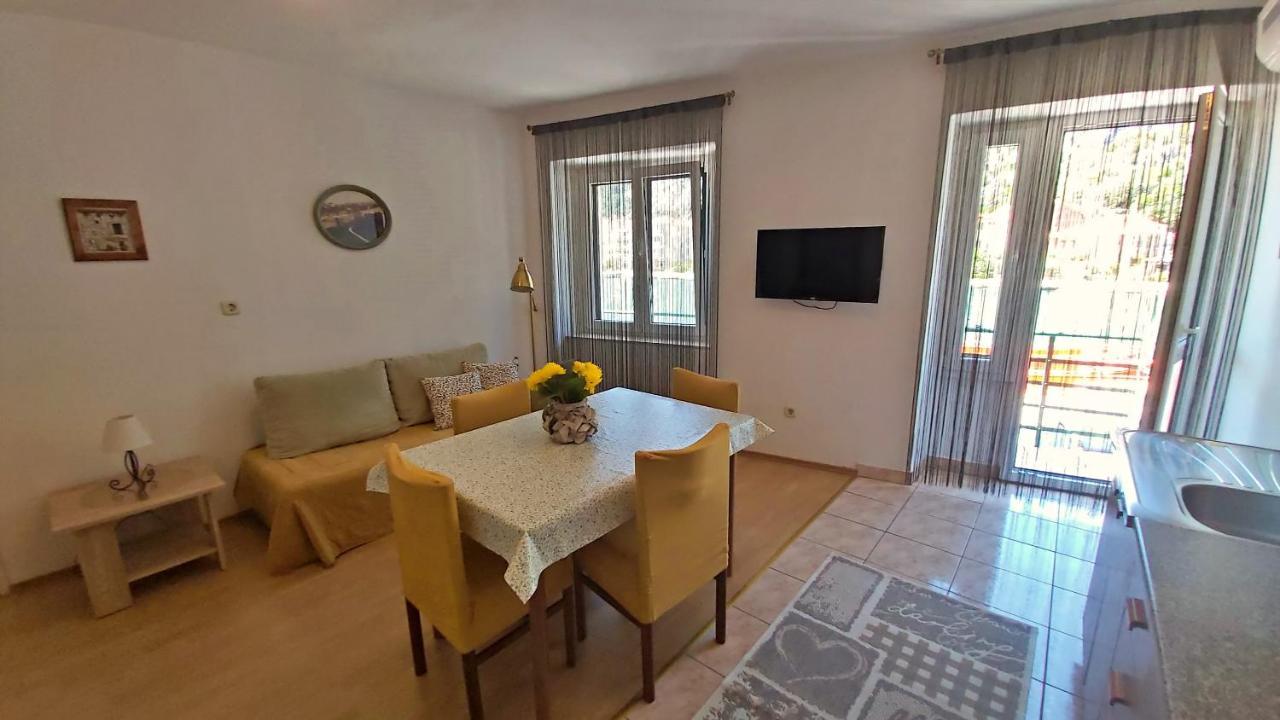 Apartment Mandic Omiš Zewnętrze zdjęcie