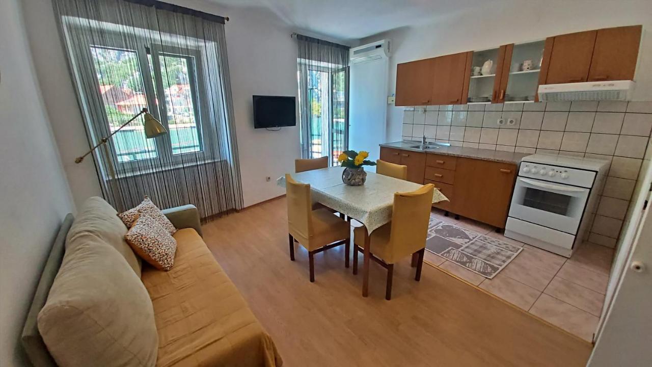 Apartment Mandic Omiš Zewnętrze zdjęcie
